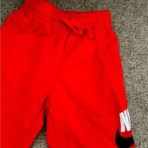 NIKE BUNDLE! SHORTS & SHIRTS (7T)